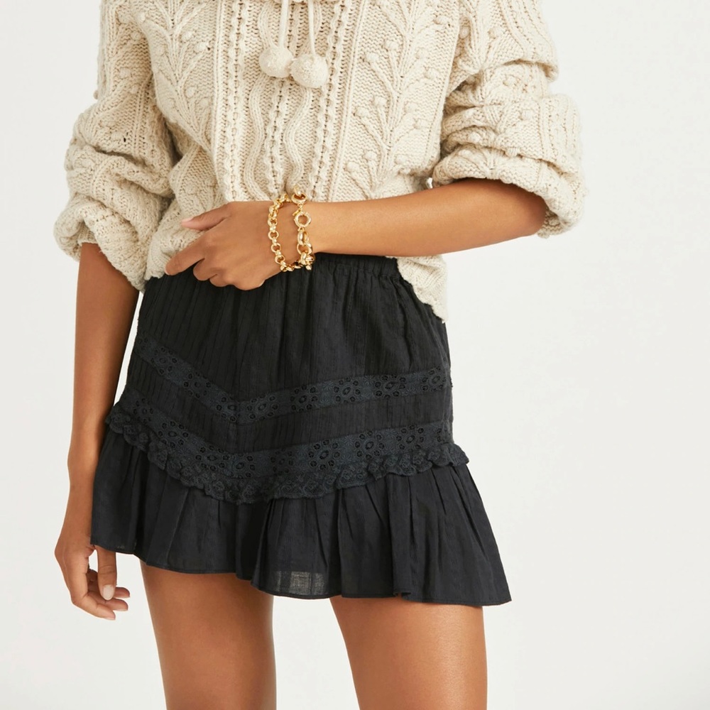 Black love shack fancy skirt. Size medium.